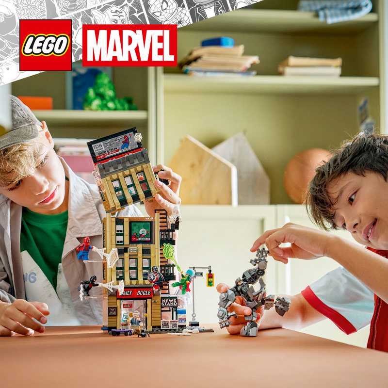 LEGO 76342 Daily Bugle Detailansicht der vier Etagen