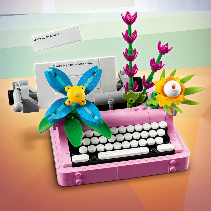 Der Blumentopf mit Stift und Notizbuch als drittes Baumodell