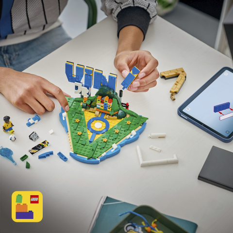 Includes interactive 3D building instructions