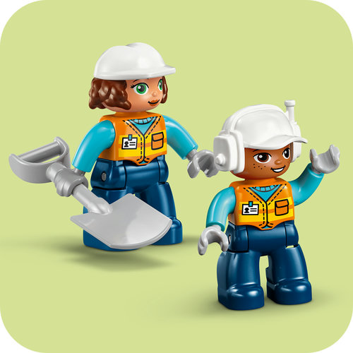 Заети строителни работници