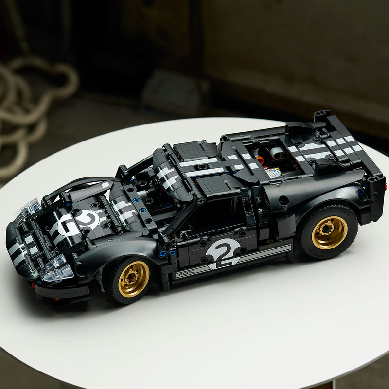LEGO 42223 Ford GT40 MKII Rennwagen Gesamtansicht