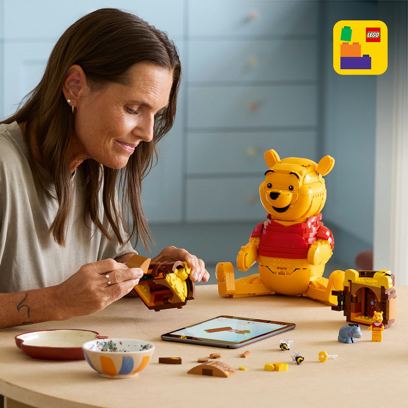 Includes interactive 3D building instructions